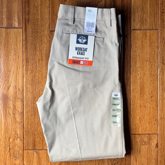NWT Men’s Dockers Workday Khaki Lightweight Straight Fit Pants - Picture 2 of 3